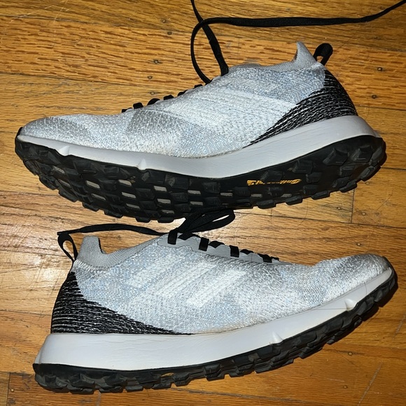 Like new ADIDAS Terrex Two Parley trail running shoes - Picture 6 of 8